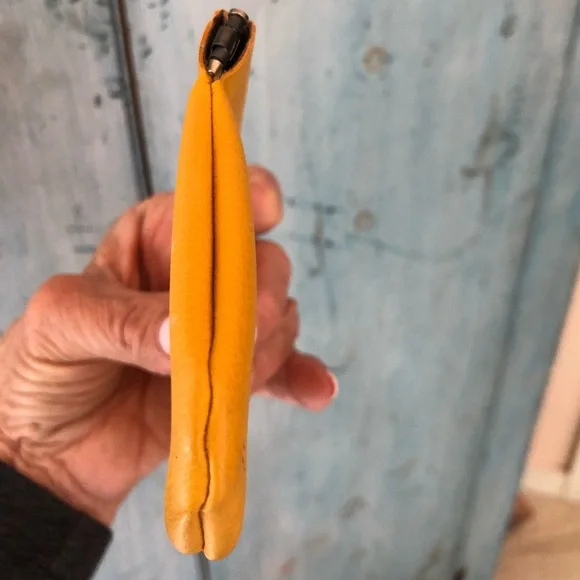 Vintage 1950’s “cosmetiques” mustard pouch for purse w/silver script & pictures - Picture 9 of 11